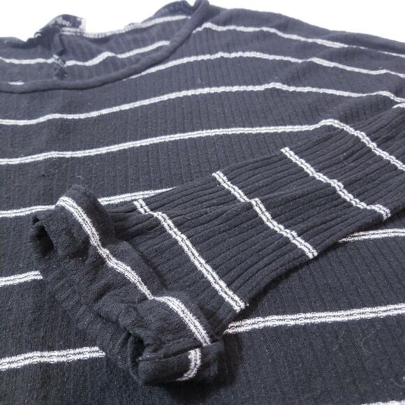 Carly Jean Los Angeles Striped Ribbed Knit Oversized Blouse - Picture 8 of 9